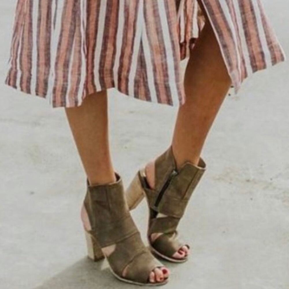 Free People Effie Sandals Gray
Leather Block Heel Open Toe Side Zipper‎ 39EU